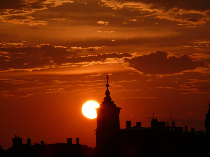 cityscape, travel, sky, outdoors, sunlight, veszprém, building exterior, building, sunset, city, no people, architecture, castle, 2K, old town square