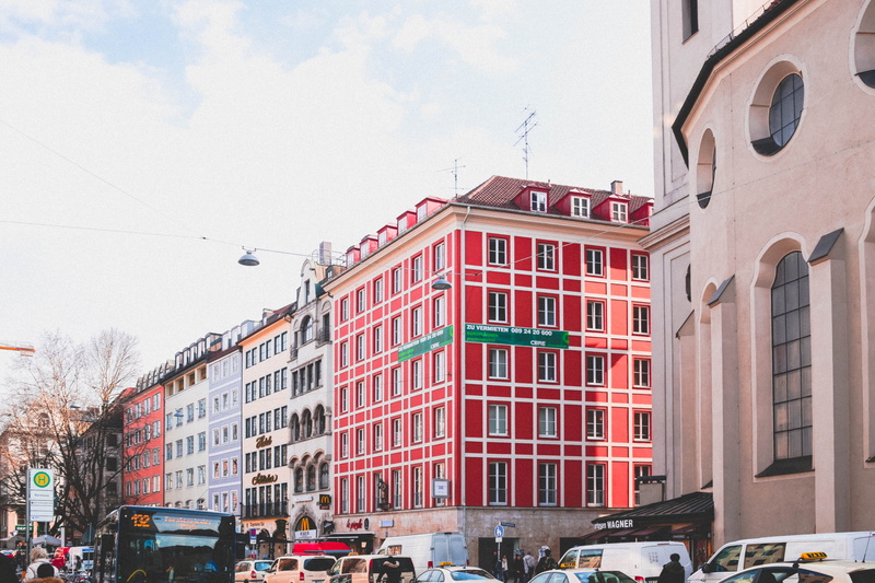 arquitetura, cityscape, transportation, buildings, land vehicle, europe, road, city, built structure, town, city life, nature, city street, street, lines