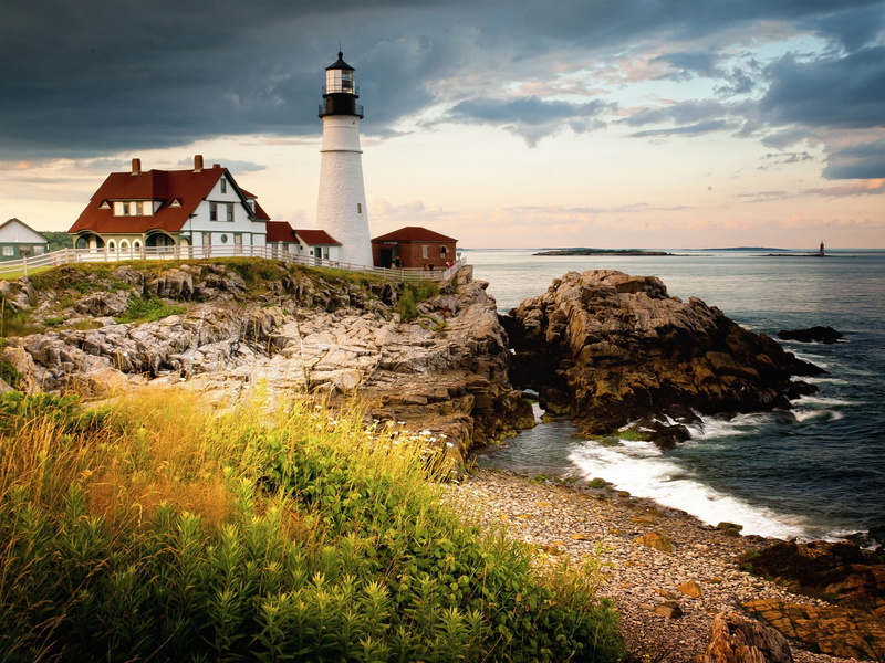 guidance, beauty in nature, water, protection, built structure, security, lighthouse, direction, horizon over water, head, no people, cape, cloud - sky