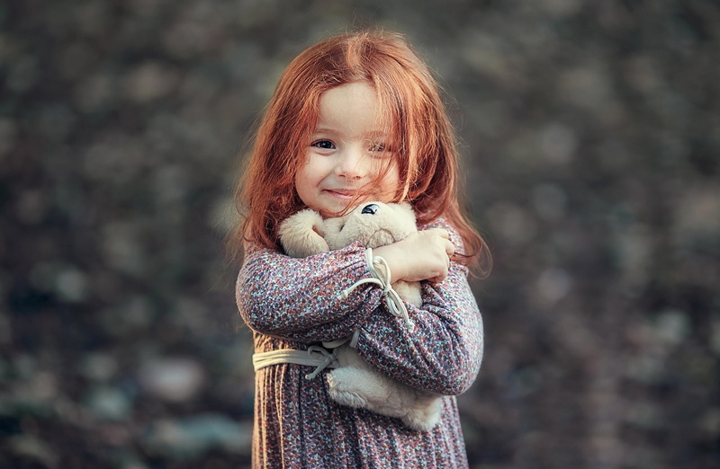 casual clothing, child, outdoors, innocence, focus on foreground, portrait, emotion, holding, gray, women, Girl, hairstyle, Cute, stuffedtoy, s, redhead