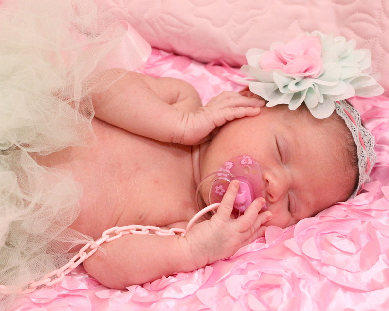 small, new life, innocence, pacifier, sleep, childhood, purity, sleeping, affection, girl, one person, bed, relaxation, baby, bebe, 2K, lying down, young