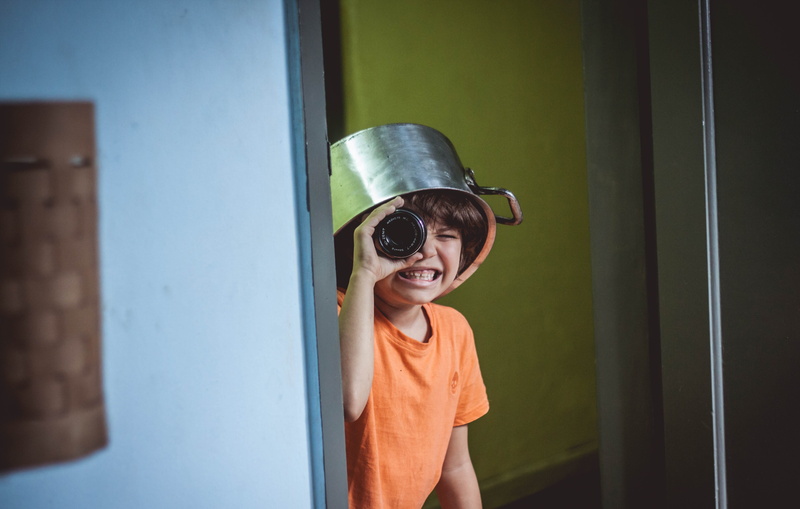 boys, são paulo, smile, glasses, front view, males, standing, dom, joke, portrait, men, kite, emotion, waist up, child, peralta, mess, real people, children