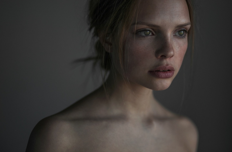 shoulders, Freckles, Moment, Photography, bigeyes, hair, green, Girls, beautiful woman, imperfection, contemplation, human face, gray background, young adult