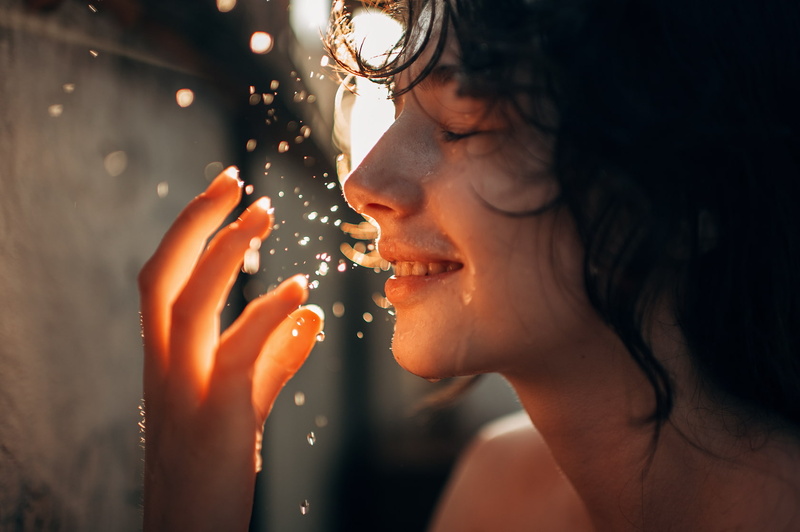 Marat Safin, indoors, leisure activity, nature, food and drink, mouth open, profile view, eating, 720P, focus on foreground, young women, adult, water drops