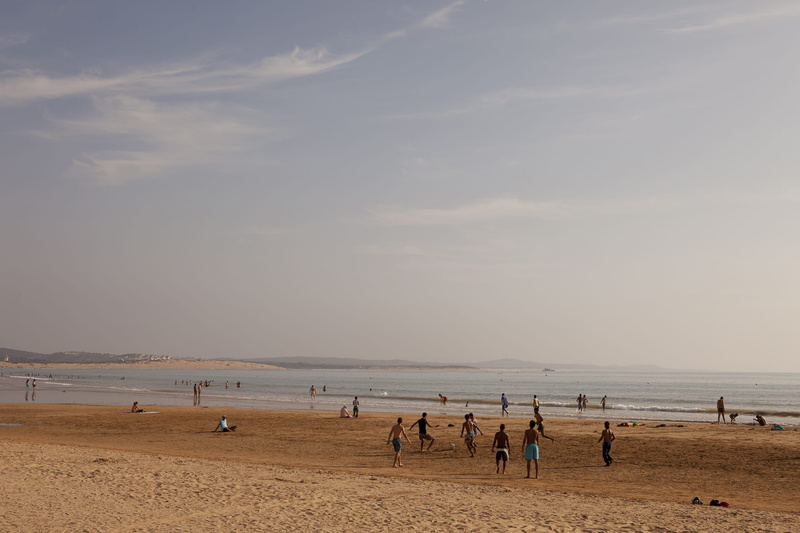 land, real people, outdoors, beauty in nature, essaouira, sand, water, group of people, holiday, men, summer, scenics - nature, vacations, crowd, cloud - sky