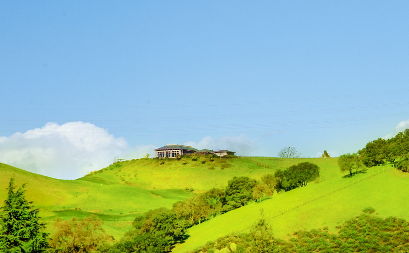 white cloud, spring, building, environment, 2K, cottage, nature, non-urban scene, beauty in nature, sky, built structure, building exterior, land, blue sky