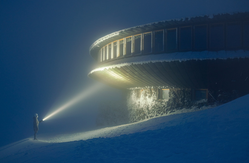 land, motion, hd, Night, nature, building, zingcold, Winter, LightBeam, sea, anomaly, Cold, sky, blue, PAJAKSPORT, Sports, meteorologicalstation, Outfit