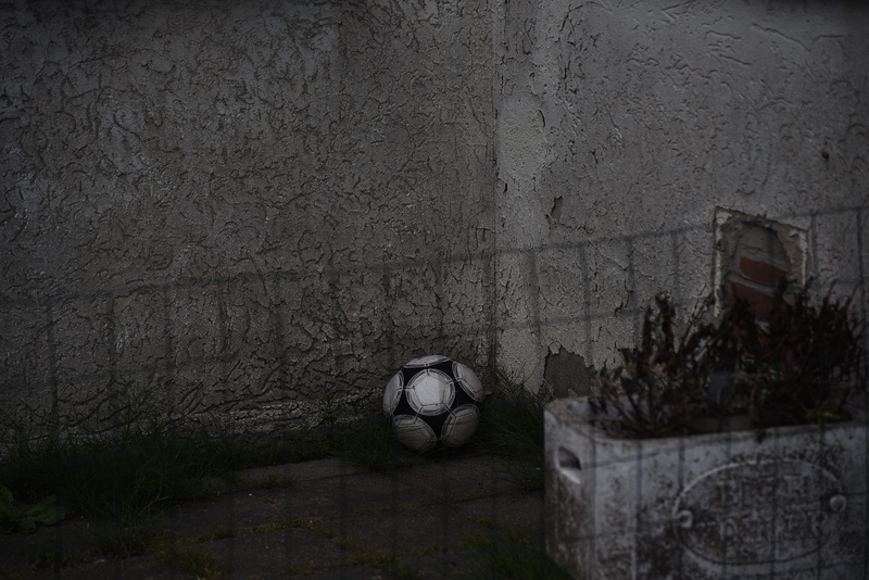 pavement, black And White, outdoors, old, backgrounds, noire, calm, dark, abandoned, football, no People, black, fence, architecture, concrete, urban Scene