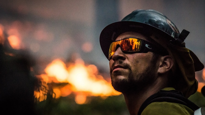 usda, protection, black, reflection, clothing, heat, flames, usa, outdoors, warning sign, complex, portrait, oregon, danger, smoke, headshot, man, burning