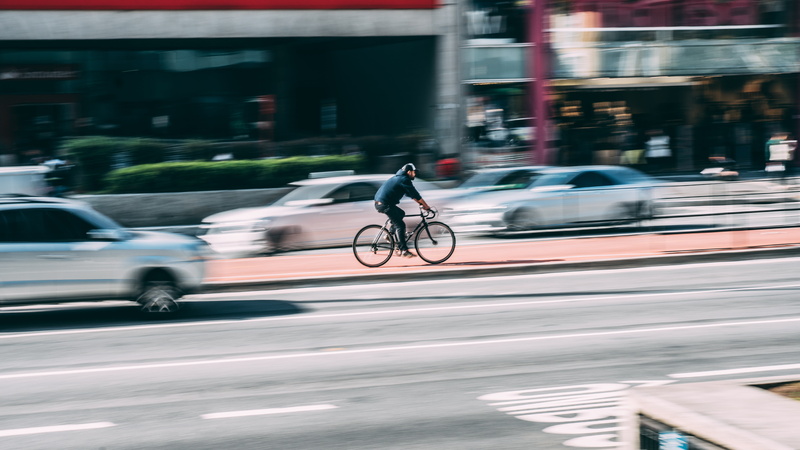 activity, mode of transportation, lifestyles, selective, bicycle, road, transportation, cyclist, building exterior, speed, city, blurred motion, photo