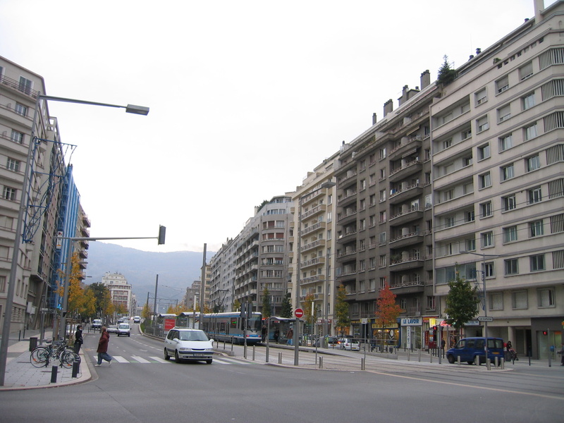 residential district, bitumen, nature, incidental people, clear sky, concrete, built structure, buildings, Grenoble, building exterior, road, Avenue, city