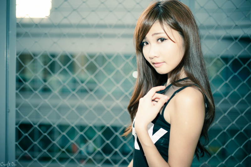 Zhang Ya Zhu, brunette, women, fence, fashion, hair, portrait, sleeveless, looking at camera, Asian, focus on foreground, contemplation, hairstyle, lifestyles