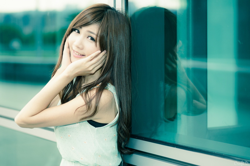lifestyles, Asian, long hair, real people, portrait, brown eyes, looking at camera, one person, hand on face, young adult, Zhang Ya Zhu, brunette, smiling