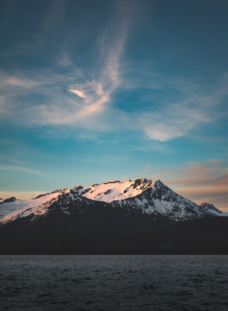 ocean, nature, mountain range, non-urban scene, dawn, beauty in nature, water, snow, beach, scenic, idyllic, 4K, sea, sky, waterfront, evening, snowcapped mountain