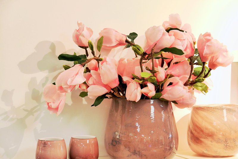 flower head, tulips, decorative, flower, porcelain, decoration, still life, flowering plant, 5K, vase, bouquet, flowers, indoors, vulnerability, freshness