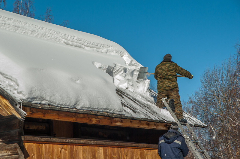 outdoors, built structure, warm clothing, siberia, real people, winter, standing, irkutsk, men, nature, three quarter length, 2K, snow removal, representation