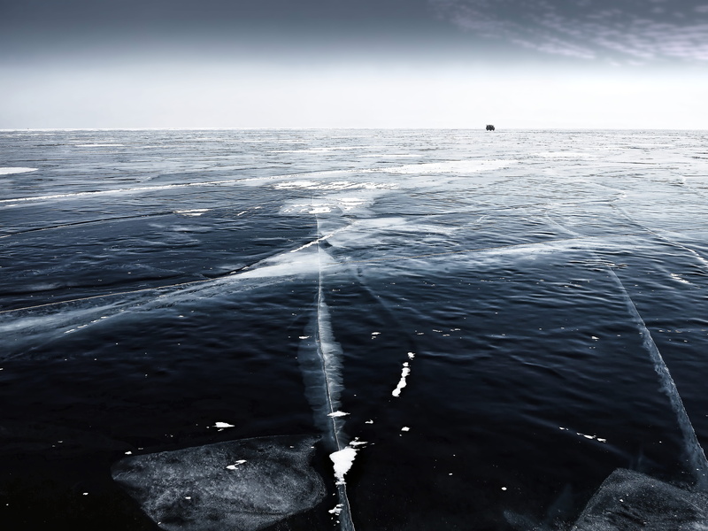 horizon over water, mountain, environment, urban skyline, beauty in nature, outdoors, vehicle, scenics - nature, rippled, flare, landscape, water, land