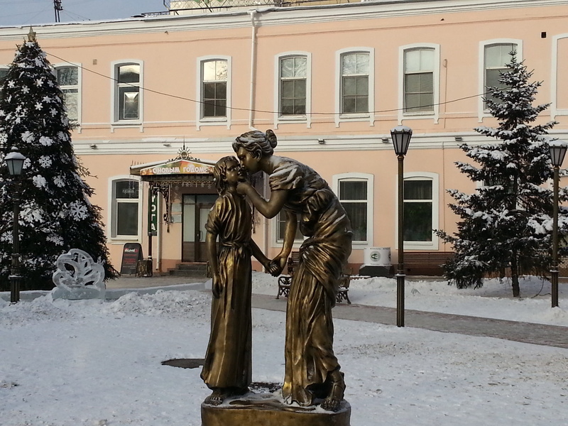 Sculpture, Daughter, plant, outdoors, 2K, human representation, building exterior, architecture, city, creativity, winter, window, art and craft, Irkutsk