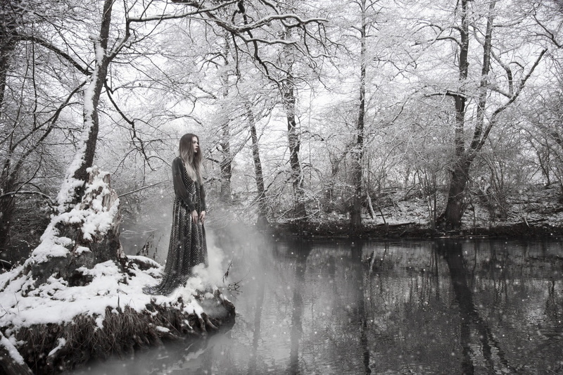 women outdoors, 1080P, ze frame