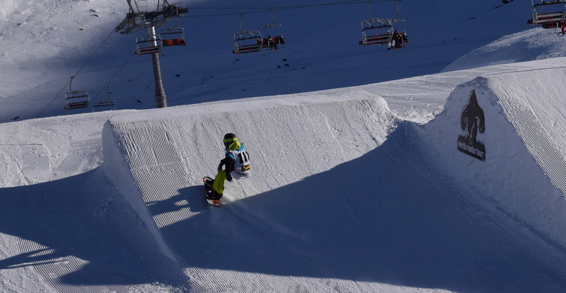 sunlight, snowboarder, adult, alps, snow, ski resort, winter, extreme sports, snowboarding, mountain, skiing, cold temperature, outdoors, jumper, rider