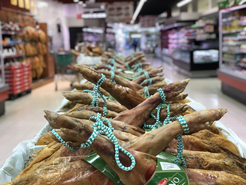 jamon, málaga, market, trotter, retail display, leg, rope, still life, collection, consumerism, supermarket, sale, shopping, choice, retail, variation