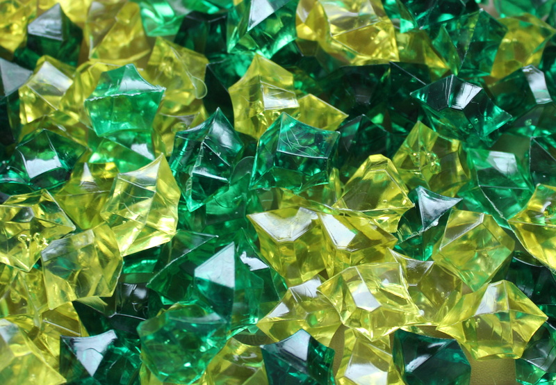 texture, body crystal, quartz, jewelry, backgrounds, gemstone, luxury, 2K, green color, transparent, pattern, still life, indoors, crystal, green, full frame