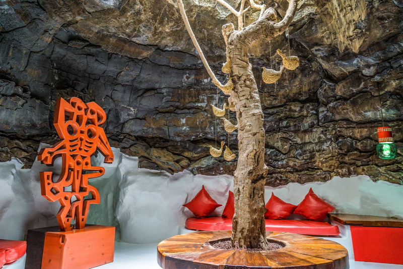 religion, red, place of worship, tree, reise, spirituality, architecture, solid, plant, belief, nature, craft, creativity, outdoors, stone wall, wall - building feature