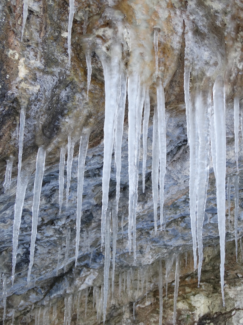 day, solid, geology, Icicle, Ice, snow, Icy, rock - object, outdoors, Frozen, beauty in nature, Winter, 5K, rock formation, cave, rock, low angle view
