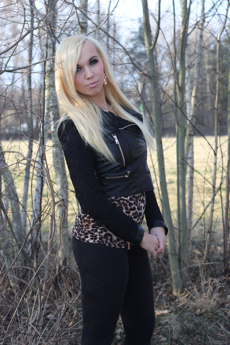 to edit, model, young adult, one, woman, hairstyle, satisfaction, spring is coming, sun, girl, makeup, leisure activity, nature, teenager, peace, trees