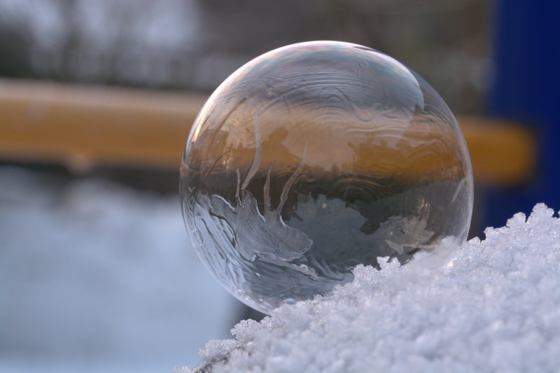 eiskristalle, pattern, structure, glass, 5K, focus on foreground, frost blister, ze, frost globe, glass - material, ice, sphere, outdoors, reflection