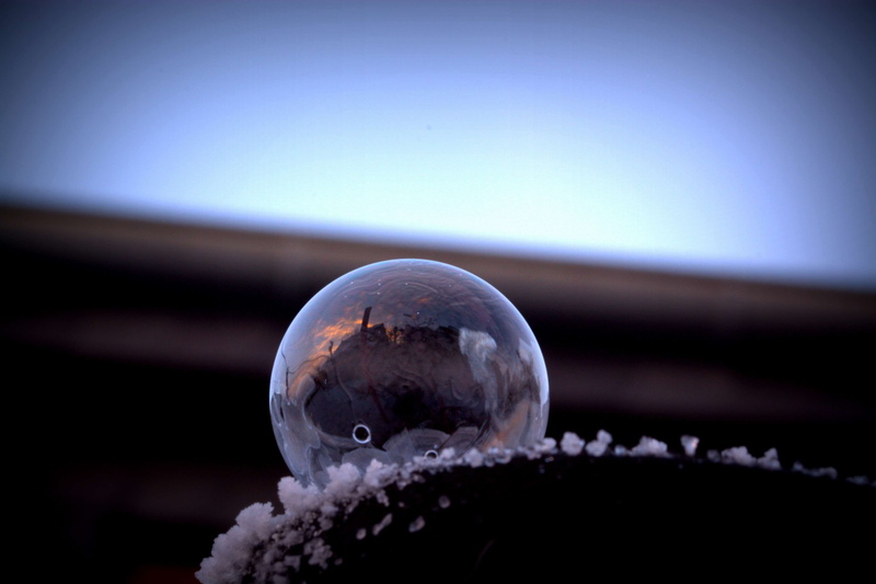 reflection, moon, outdoors, ball, focus on foreground, eiskristalle, 4K, sky, ze, day, frost blister, clear sky, frozen bubble, transparent, cold, landscape