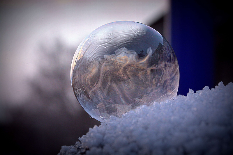 ze, snow, no people, frosted soap bubble, bubble, frost, soap bubble, eiskristalle, planet - space, pattern, geometric shape, frozen, silver colored, ice