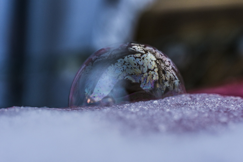 cold temperature, 5K, cold, ice-bag, outdoors, iced, wintry, soap bubbles, nature, eiskristalle, no people, frozen, shiny, frost globe, close-up, purple