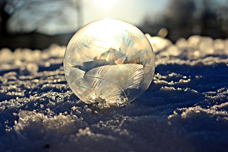 Sun, transparent, beach, day, ice, 5K, shiny, crystal, eiskristalle, winter, selective focus, surface level, frozen, frost blister, reflection, no people