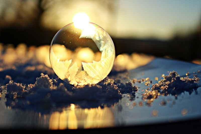 lighting equipment, frost blister, focus on foreground, ze, ball, ice, frost globe, food, crystal, refraction, close-up, day, sunset, sphere, soap bubble