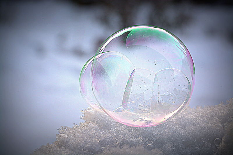 soap bubble, frost globe, translucent, frozen, wintry, snow, ball, design, transparent, shape, no people, fragility, outdoors, focus on foreground, 5K