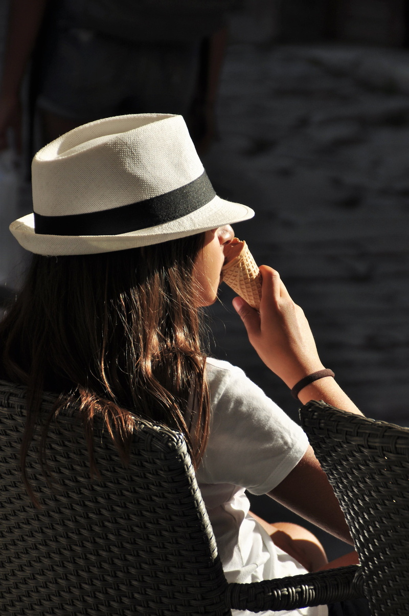 beautiful, holiday, people, rear view, day, sitting, hairstyle, lifestyles, Ice, Girl, sun hat, headshot, Bag, one young woman only, women, adult, long hair