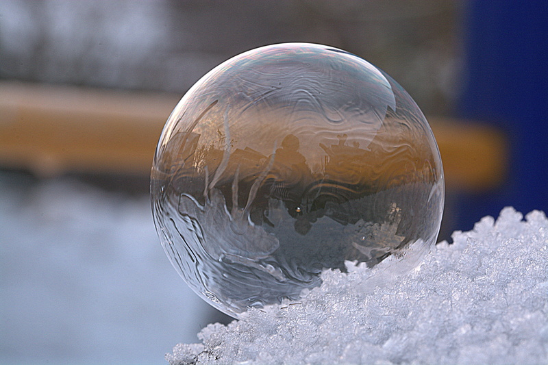 bubble, wintry, outdoors, snowflake, day, ball, snow, frozen water, structure, sphere, nature, cold temperature, frost, frost globe, frozen bubble, water