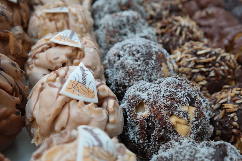 temptation, photography, spherical shape, unhealthy eating, snow ball, food, munchkins, treat, glaze, chocolate, close up photography, human representation