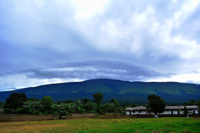 cameroun, nature, green, tranquil scene, buea, no people, mountain range, building exterior, plant, built structure, building, outdoors, bonduma, sky, 5K