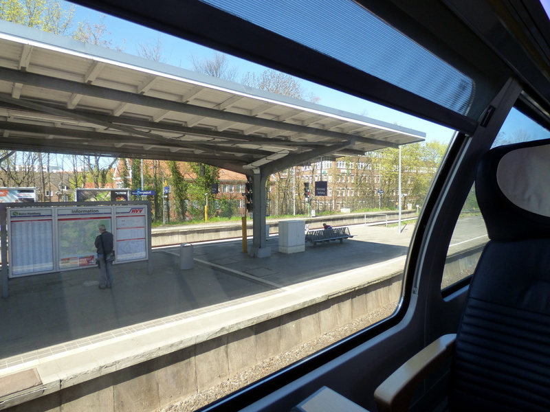 glass - material, land vehicle, built structure, public transportation, car, city, zugfahrt, seemed, motor vehicle, railroad station, rail transportation