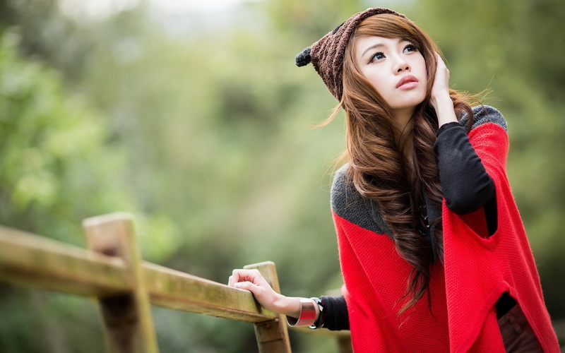 clothing, waist up, leisure activity, one person, beautiful woman, beauty, young adult, 1080P, fashion, woolen, blue eyes, lifestyles, casual clothing
