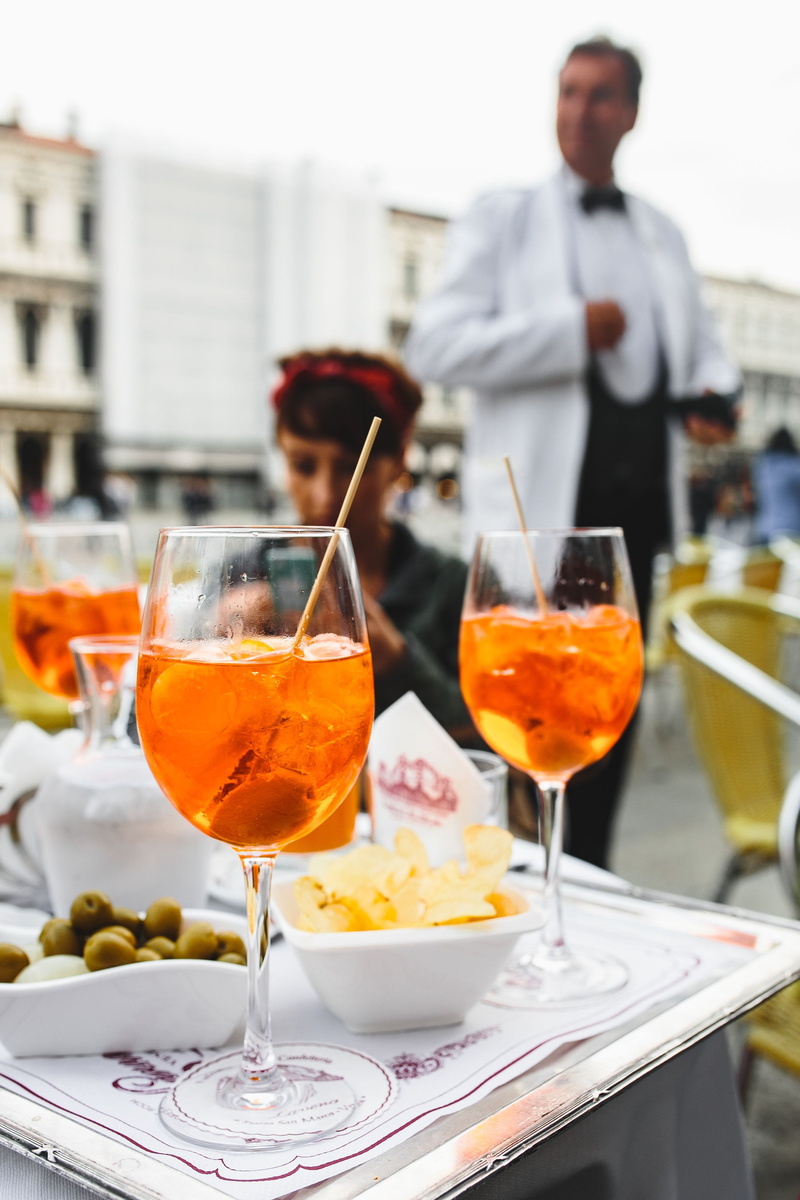 coctail, cocktail, food, water, business, gourmet, italian, people, incidental people, adult, real people, men, appetizer, soda, restaurant, aperol, spritz