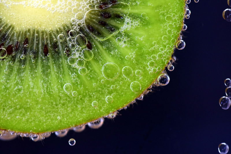 air bubbles, kiwi, disc, coctail, blow, freshness, extreme close-up, immersion, kiwi slice, nature, kiwi under water, refreshment, food, no people, close-up