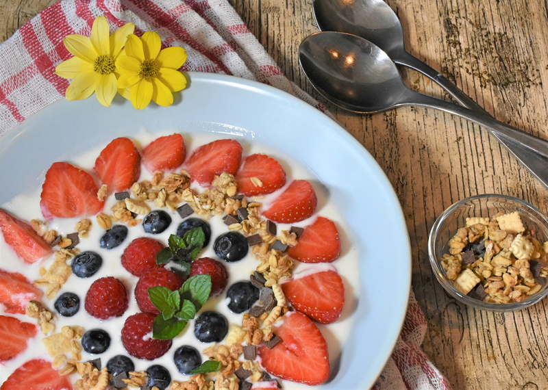 breakfast, healthy, food, fresh, strawberries, granola, indoors, healty, food and drink, strawberry, 4K, blueberries, temptation, healthy eating, meal