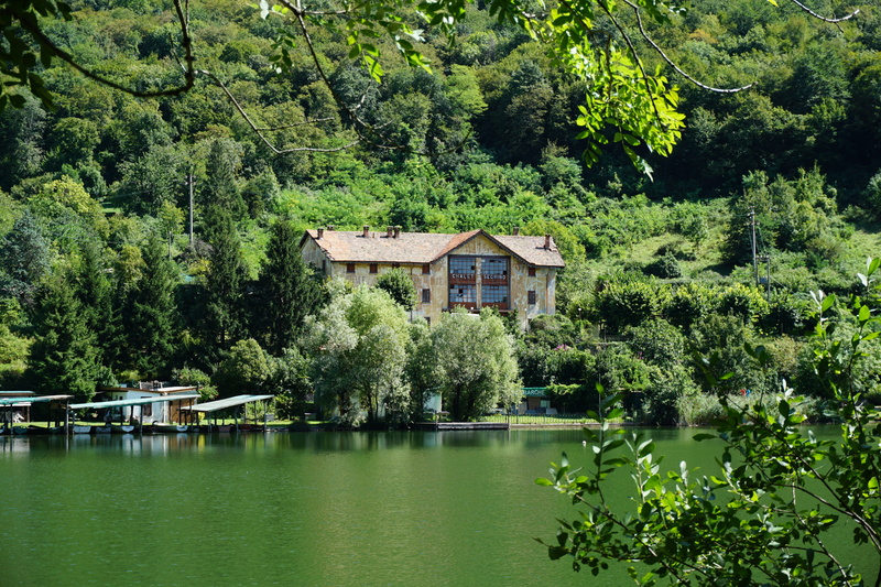 beauty in nature, architecture, lake lombardia, tranquility, nature, como, house, water, tree, lombardy, built structure, green color, 5K, segrino, chalet