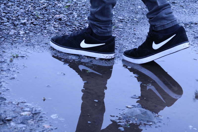 rain, cord grandson, elegant, shoes, 5K, limb, body part, one person, legs, go, water, nature, relaxation, leisure, jeans, reflection, puddle, modern