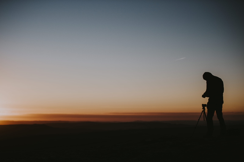 beauty in nature, 4K, technology, real people, lifestyles, standing, mam, sunrise, man, person, land, sunset, tranquil scene, tripod, tor, leisure activity
