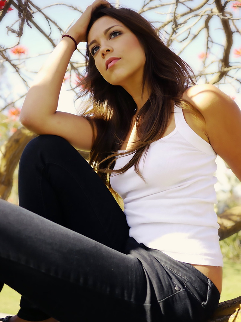 tank, sitting, brown, tan, top, casual clothing, one person, black, beautiful, jeans, three quarter length, only women, lifestyles, daytime, day, women