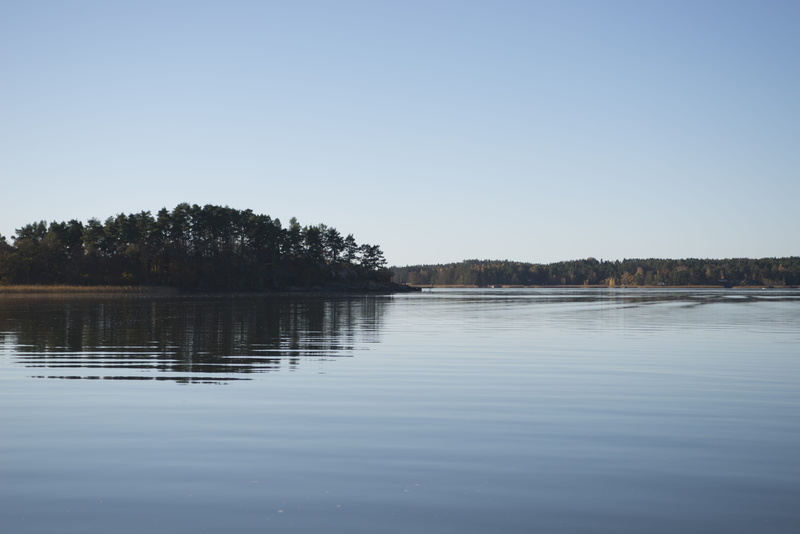 reflection, tree, non-urban scene, sky, 5K, finland, no people, blue, sea, waterfront, plant, tranquility, beauty in nature, lake, day, outdoors, syksy